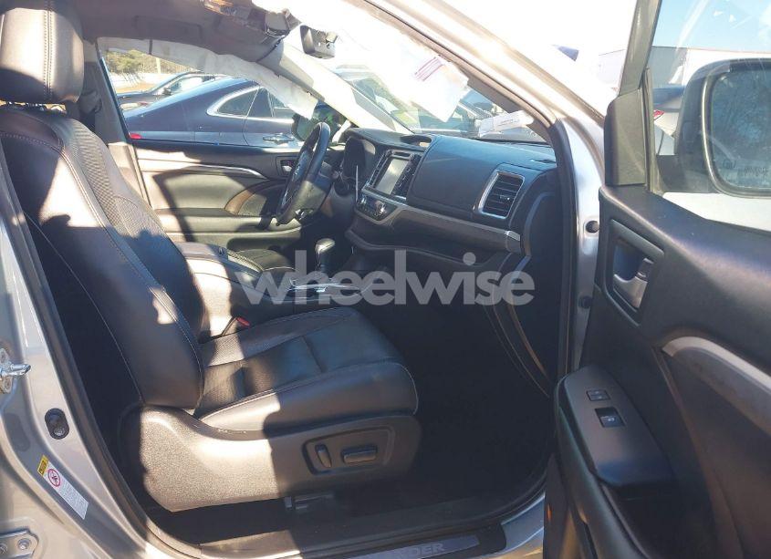 Photo 5 of 2018 Toyota Highlander LIMITED (VIN 5TDYZRFH2JS275359)