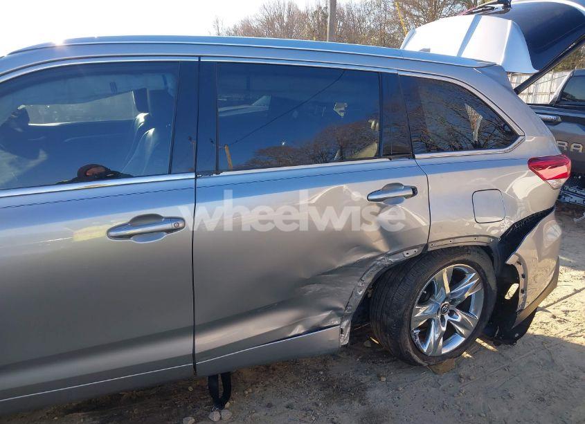 Photo 6 of 2018 Toyota Highlander LIMITED (VIN 5TDYZRFH2JS275359)