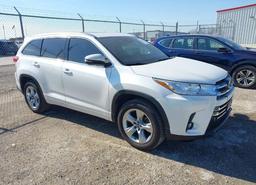 2018 Toyota Highlander (VIN 5TDYZRFH3JS256822) main photo