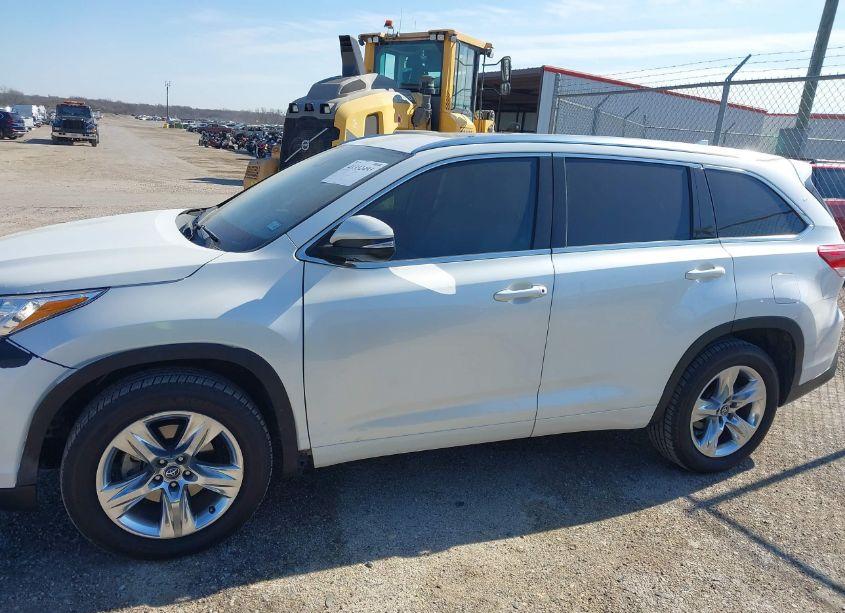 Photo 14 of 2018 Toyota Highlander (VIN 5TDYZRFH3JS256822)
