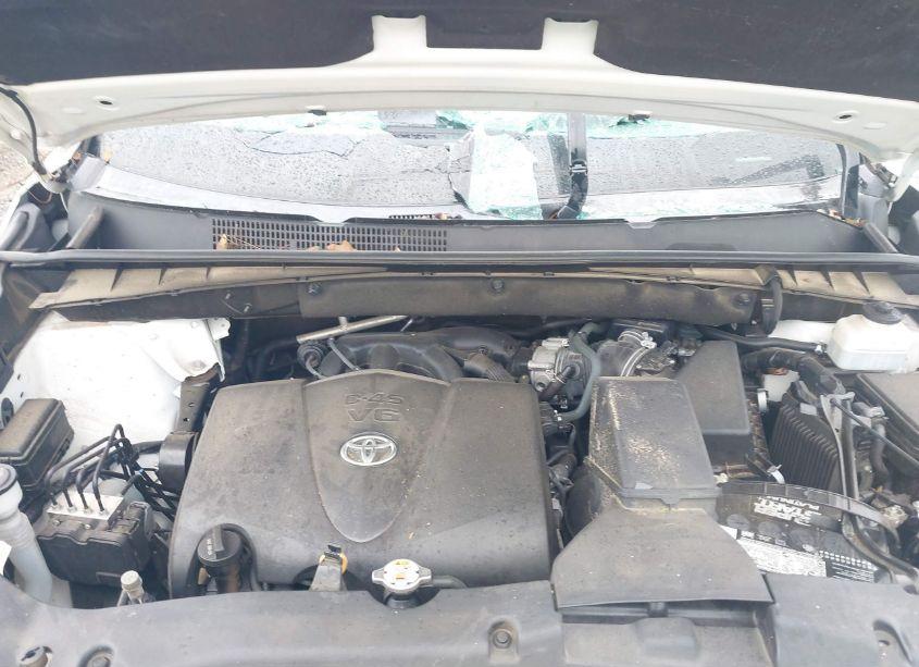 Photo 10 of 2019 Toyota Highlander LIMITED PLATINUM (VIN 5TDYZRFH3KS311495)