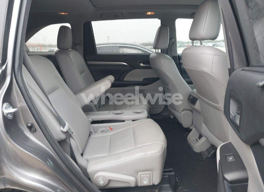 Photo 8 of 2018 Toyota Highlander LIMITED PLATINUM (VIN 5TDYZRFH4JS283205)