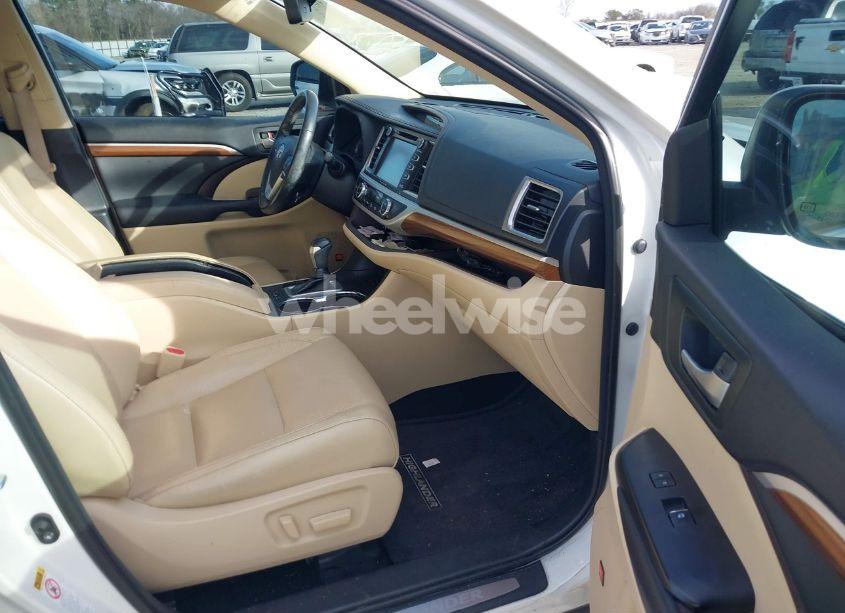 Photo 5 of 2018 Toyota Highlander LIMITED (VIN 5TDYZRFH5JS270396)