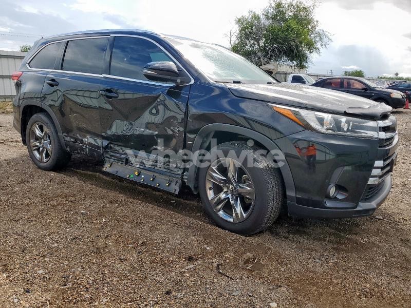 Photo 13 of 2017 TOYOTA HIGHLANDER LIMITED (VIN 5TDYZRFH6HS200772)