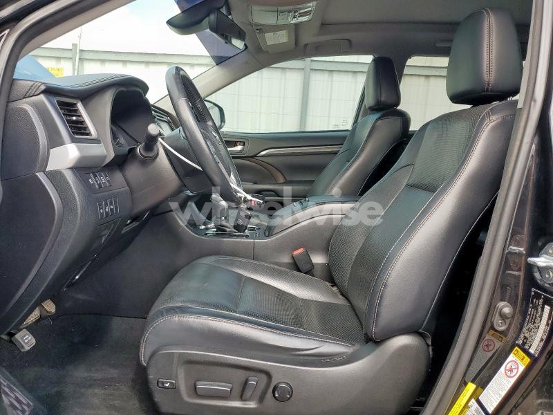 Photo 4 of 2017 TOYOTA HIGHLANDER LIMITED (VIN 5TDYZRFH6HS200772)