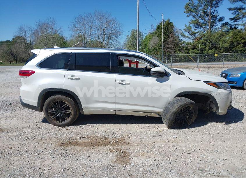 Photo 13 of 2017 Toyota Highlander LIMITED (VIN 5TDYZRFH6HS222576)