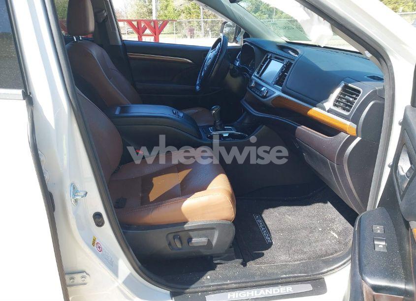 Photo 5 of 2017 Toyota Highlander LIMITED (VIN 5TDYZRFH6HS222576)