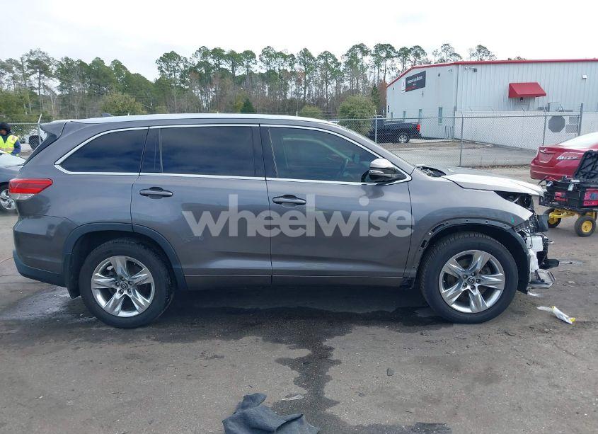 Photo 13 of 2017 Toyota Highlander LIMITED (VIN 5TDYZRFH6HS233870)
