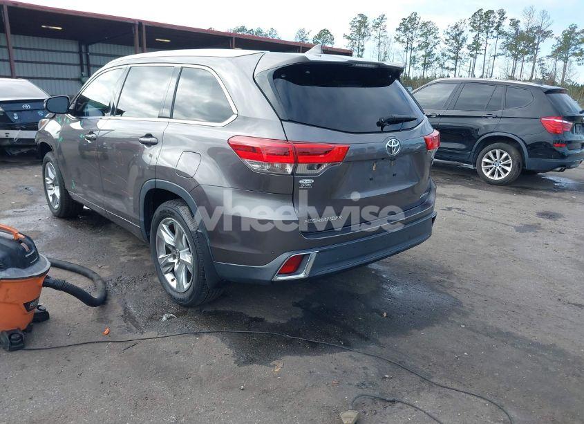 Photo 3 of 2017 Toyota Highlander LIMITED (VIN 5TDYZRFH6HS233870)