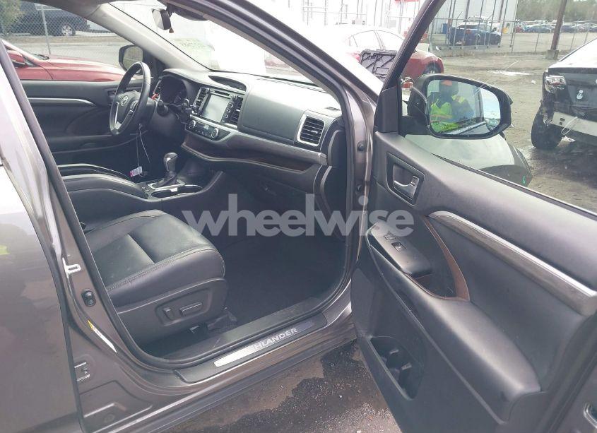 Photo 5 of 2017 Toyota Highlander LIMITED (VIN 5TDYZRFH6HS233870)
