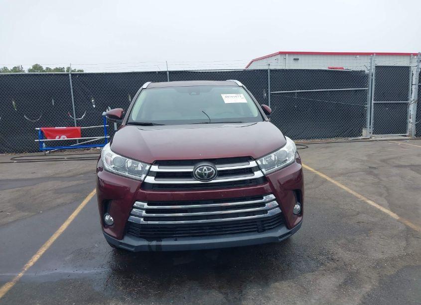 Photo 12 of 2018 Toyota Highlander LIMITED (VIN 5TDYZRFH6JS286591)