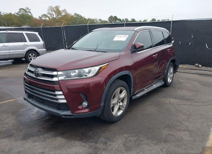 Photo 2 of 2018 Toyota Highlander LIMITED (VIN 5TDYZRFH6JS286591)