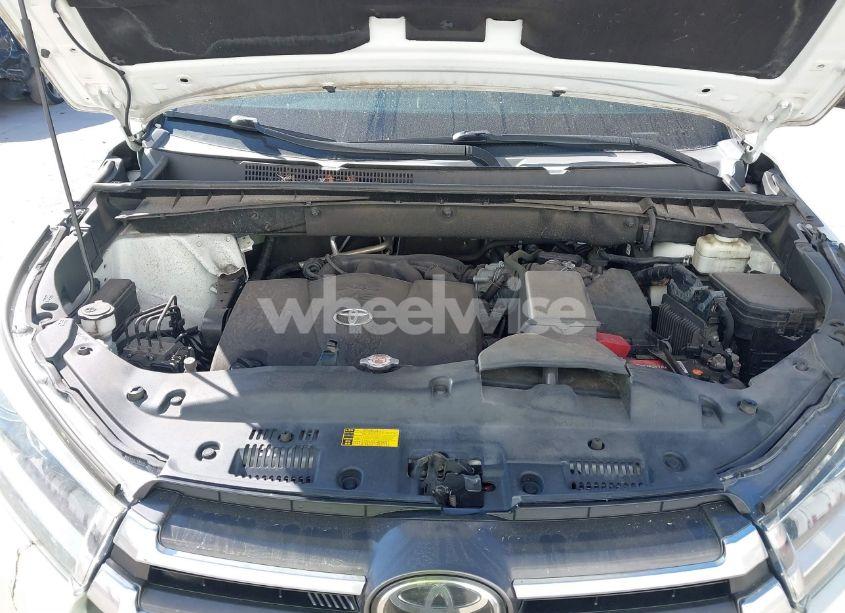 Photo 10 of 2018 Toyota Highlander LIMITED (VIN 5TDYZRFH6JS288230)