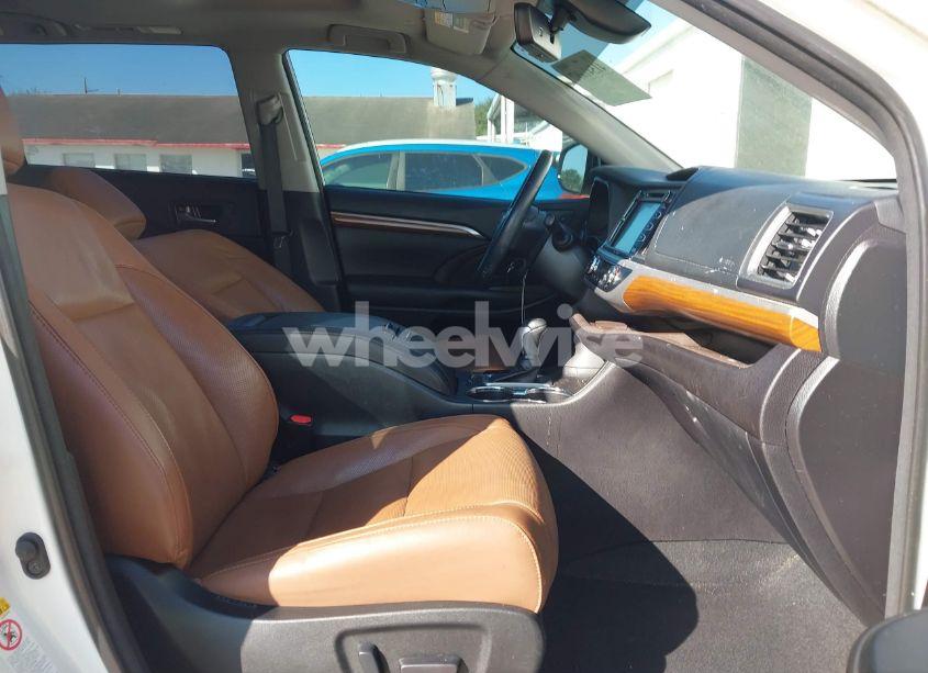 Photo 5 of 2018 Toyota Highlander LIMITED (VIN 5TDYZRFH6JS288230)