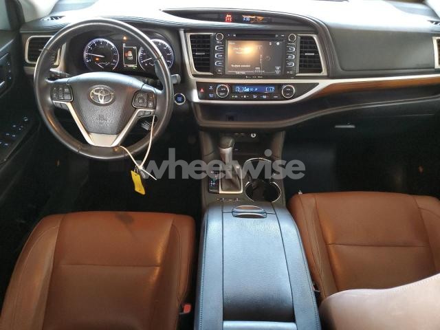 Photo 2 of 2019 TOYOTA HIGHLANDER LIMITED (VIN 5TDYZRFH6KS292750)