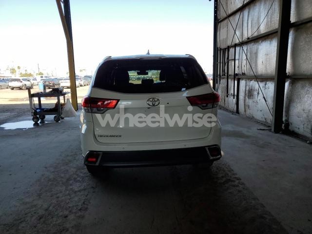 Photo 4 of 2019 TOYOTA HIGHLANDER LIMITED (VIN 5TDYZRFH6KS292750)