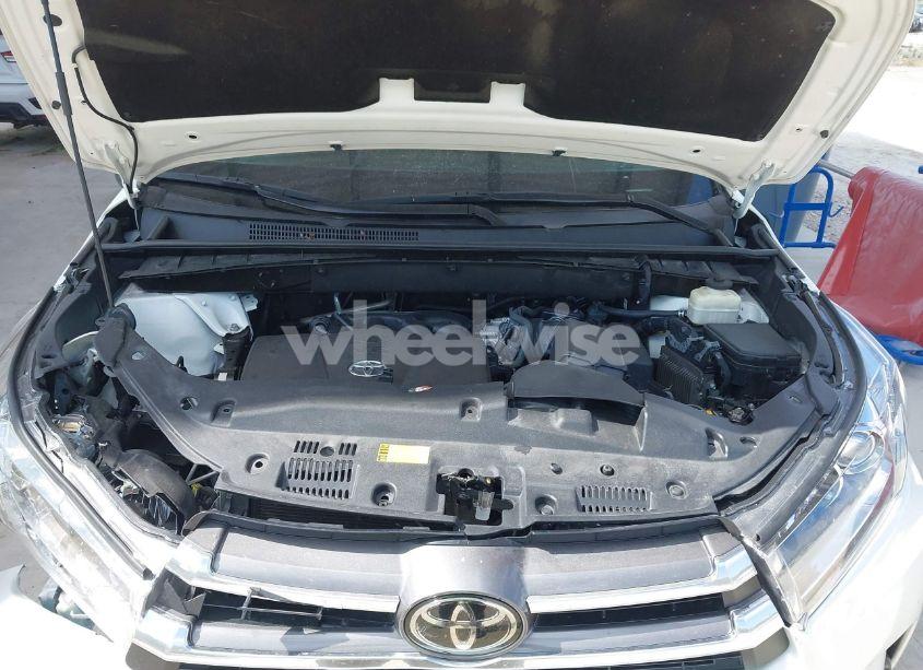 Photo 10 of 2018 Toyota Highlander LIMITED (VIN 5TDYZRFH8JS235979)