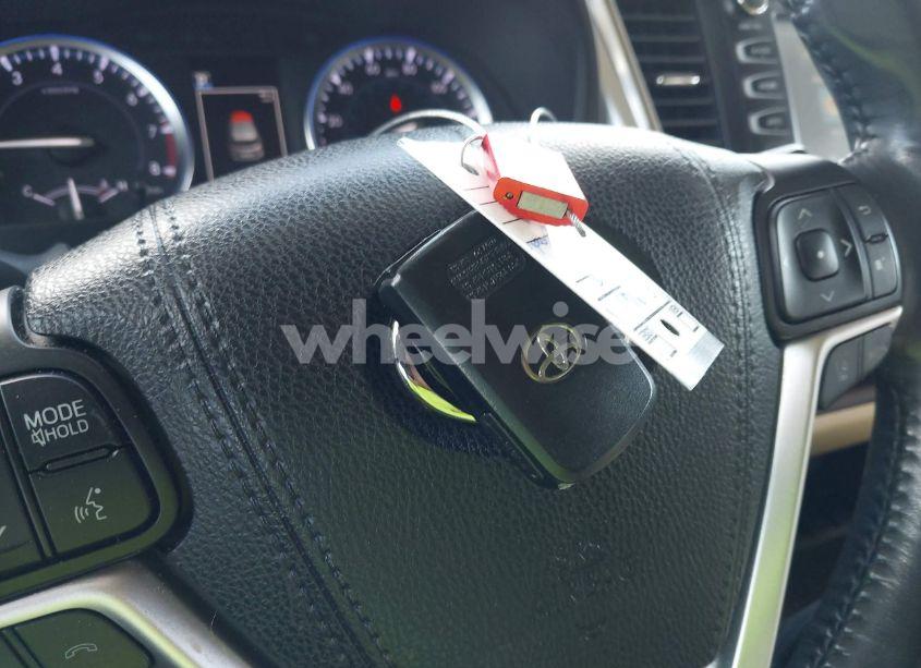 Photo 11 of 2018 Toyota Highlander LIMITED (VIN 5TDYZRFH8JS235979)