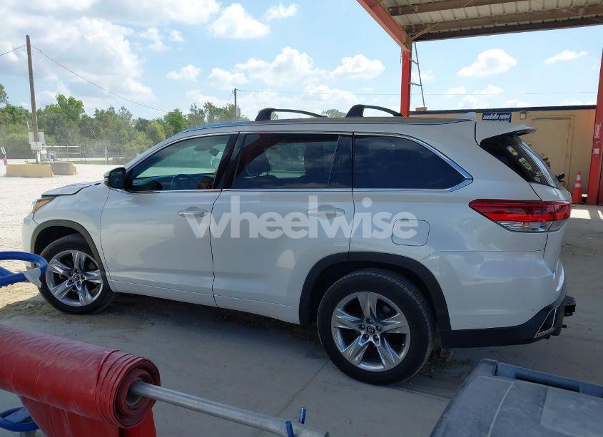 Photo 14 of 2018 Toyota Highlander LIMITED (VIN 5TDYZRFH8JS235979)