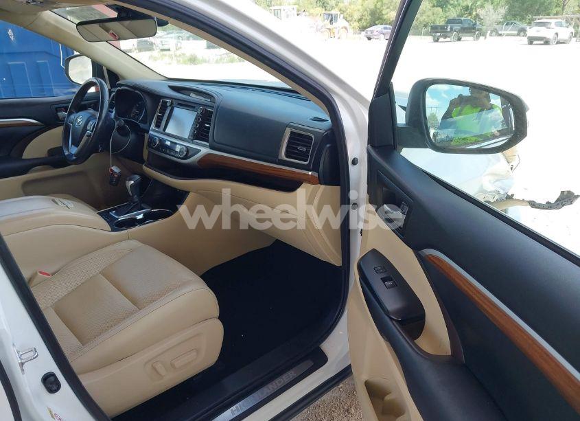 Photo 5 of 2018 Toyota Highlander LIMITED (VIN 5TDYZRFH8JS235979)