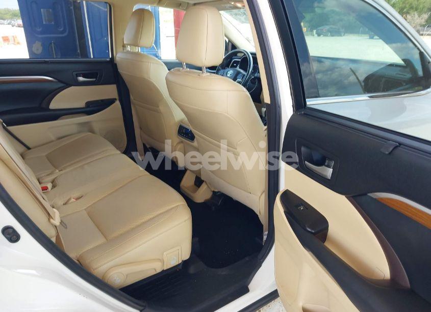 Photo 8 of 2018 Toyota Highlander LIMITED (VIN 5TDYZRFH8JS235979)