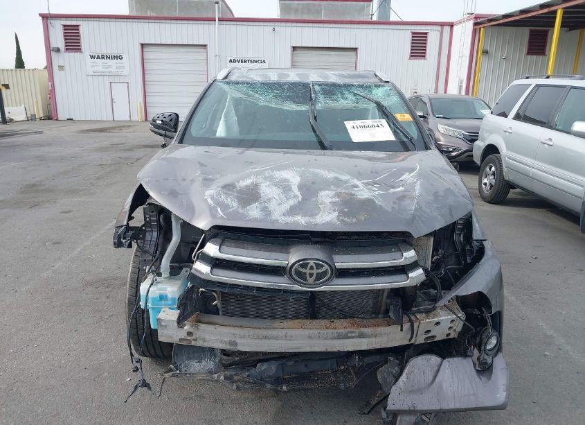 Photo 13 of 2019 Toyota Highlander LIMITED (VIN 5TDYZRFH8KS327403)