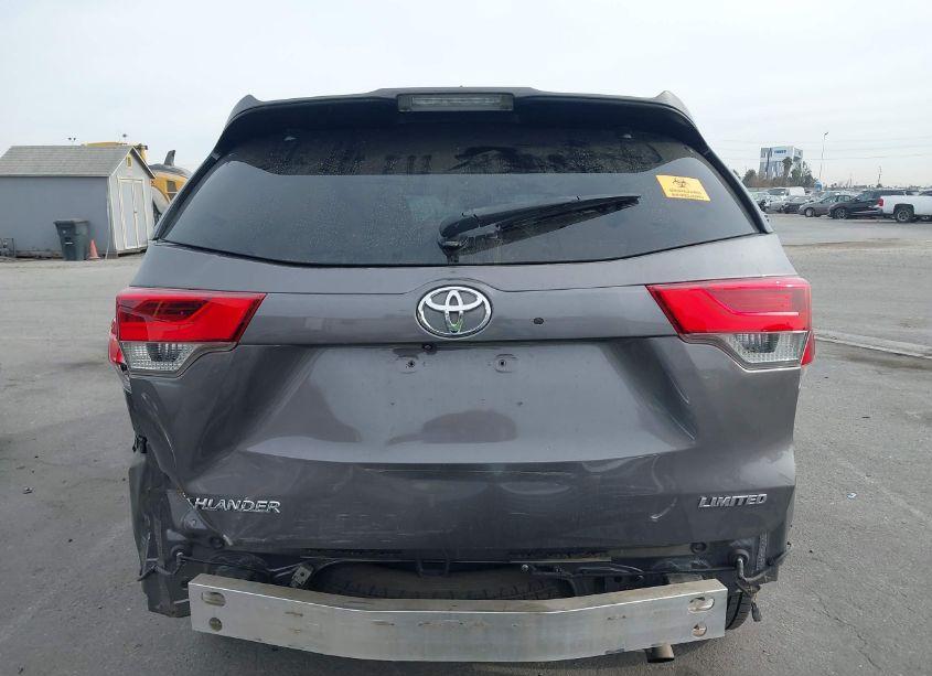 Photo 17 of 2019 Toyota Highlander LIMITED (VIN 5TDYZRFH8KS327403)