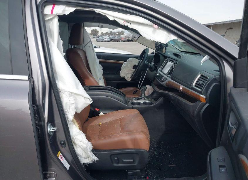 Photo 5 of 2019 Toyota Highlander LIMITED (VIN 5TDYZRFH8KS327403)