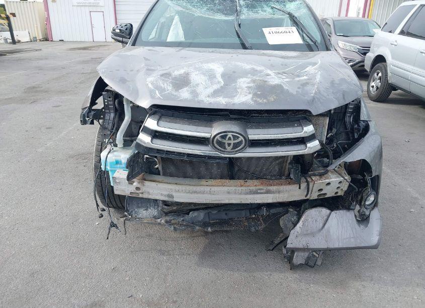 Photo 6 of 2019 Toyota Highlander LIMITED (VIN 5TDYZRFH8KS327403)