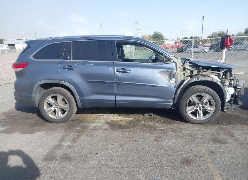 Photo 14 of 2019 Toyota Highlander LIMITED (VIN 5TDYZRFH8KS353824)