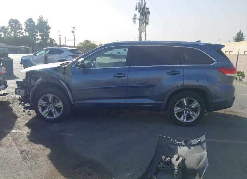 Photo 15 of 2019 Toyota Highlander LIMITED (VIN 5TDYZRFH8KS353824)
