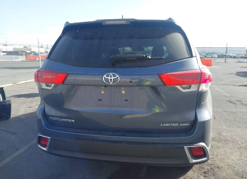 Photo 17 of 2019 Toyota Highlander LIMITED (VIN 5TDYZRFH8KS353824)