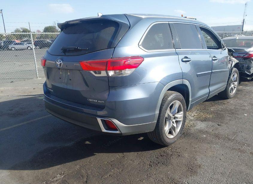 Photo 4 of 2019 Toyota Highlander LIMITED (VIN 5TDYZRFH8KS353824)