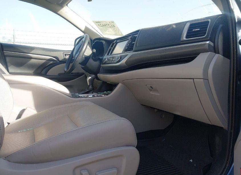 Photo 5 of 2019 Toyota Highlander LIMITED (VIN 5TDYZRFH8KS353824)