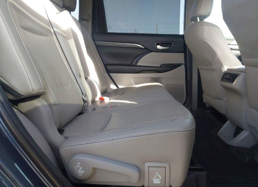 Photo 8 of 2019 Toyota Highlander LIMITED (VIN 5TDYZRFH8KS353824)