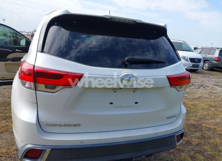Photo 15 of 2019 Toyota Highlander LIMITED (VIN 5TDYZRFH9KS324333)