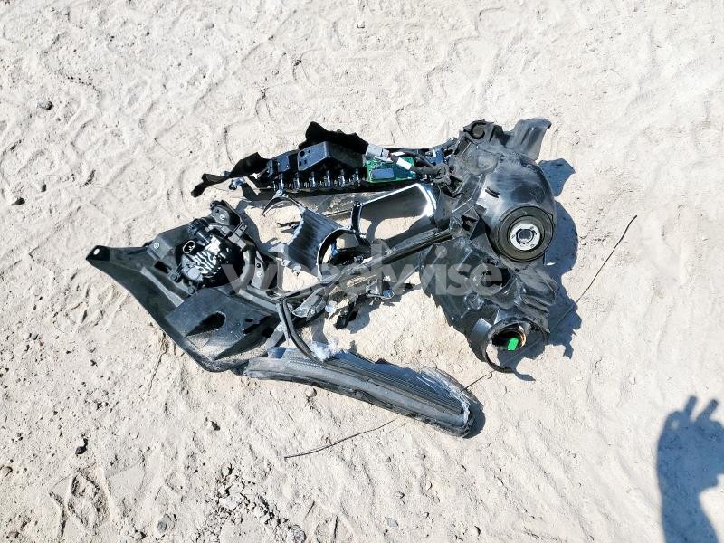 Photo 7 of 2019 TOYOTA HIGHLANDER LIMITED (VIN 5TDYZRFH9KS335994)