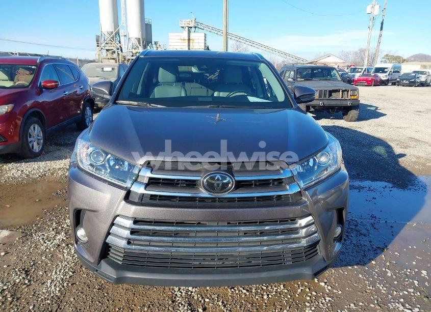 Photo 12 of 2018 Toyota Highlander LIMITED (VIN 5TDYZRFHXJS251438)
