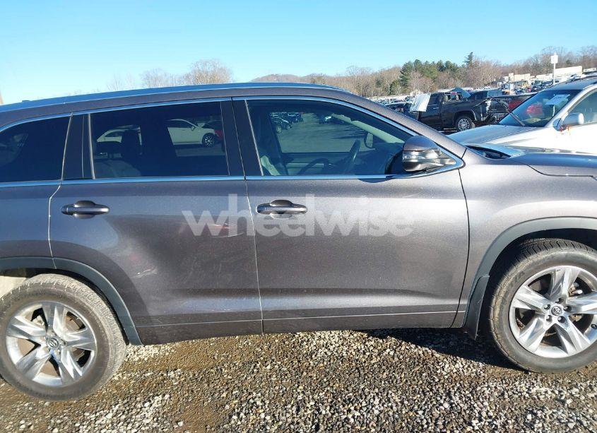Photo 13 of 2018 Toyota Highlander LIMITED (VIN 5TDYZRFHXJS251438)