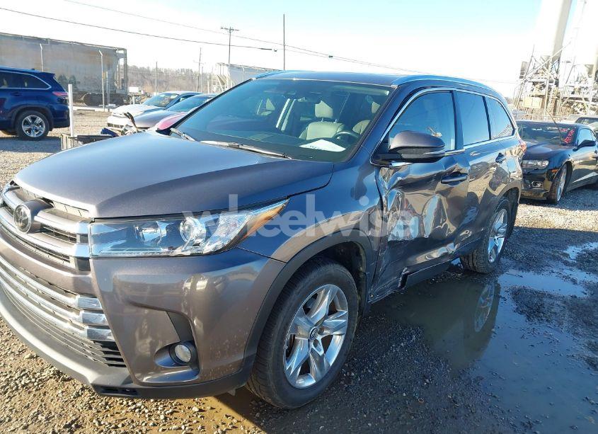 Photo 2 of 2018 Toyota Highlander LIMITED (VIN 5TDYZRFHXJS251438)