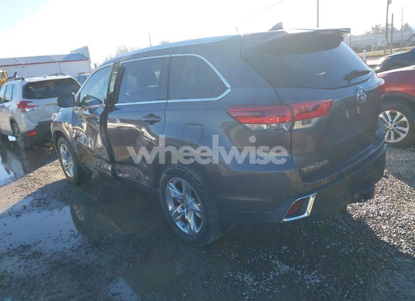 Photo 3 of 2018 Toyota Highlander LIMITED (VIN 5TDYZRFHXJS251438)