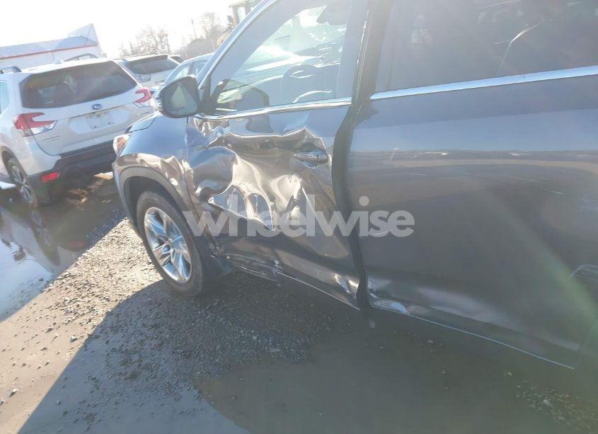 Photo 6 of 2018 Toyota Highlander LIMITED (VIN 5TDYZRFHXJS251438)