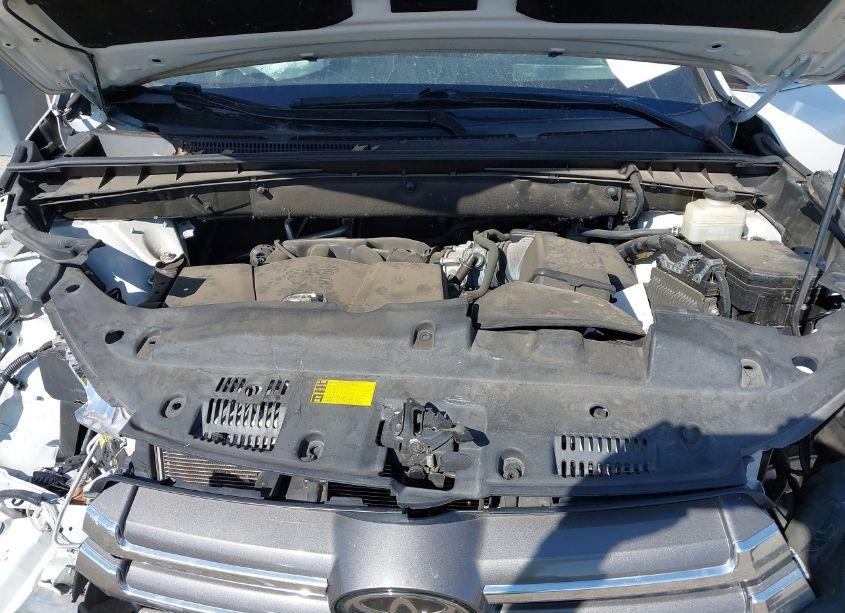 Photo 10 of 2018 Toyota Highlander LIMITED (VIN 5TDYZRFHXJS260124)