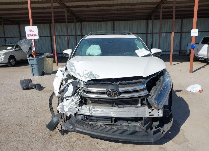 Photo 13 of 2018 Toyota Highlander LIMITED (VIN 5TDYZRFHXJS260124)