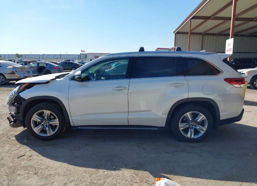 Photo 15 of 2018 Toyota Highlander LIMITED (VIN 5TDYZRFHXJS260124)