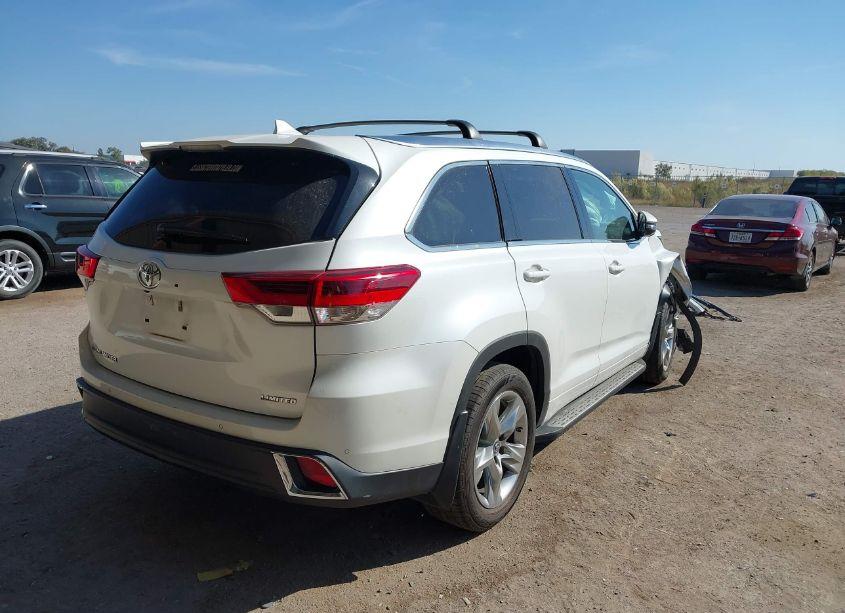 Photo 4 of 2018 Toyota Highlander LIMITED (VIN 5TDYZRFHXJS260124)