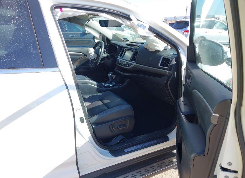 Photo 5 of 2018 Toyota Highlander LIMITED (VIN 5TDYZRFHXJS260124)
