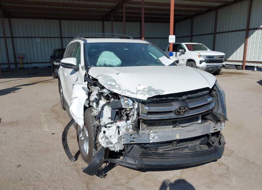 Photo 6 of 2018 Toyota Highlander LIMITED (VIN 5TDYZRFHXJS260124)