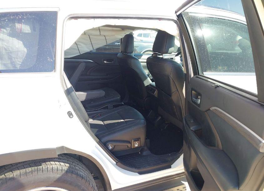Photo 8 of 2018 Toyota Highlander LIMITED (VIN 5TDYZRFHXJS260124)