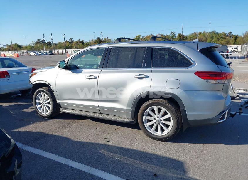 Photo 15 of 2018 Toyota Highlander LIMITED PLATINUM (VIN 5TDYZRFHXJS263153)